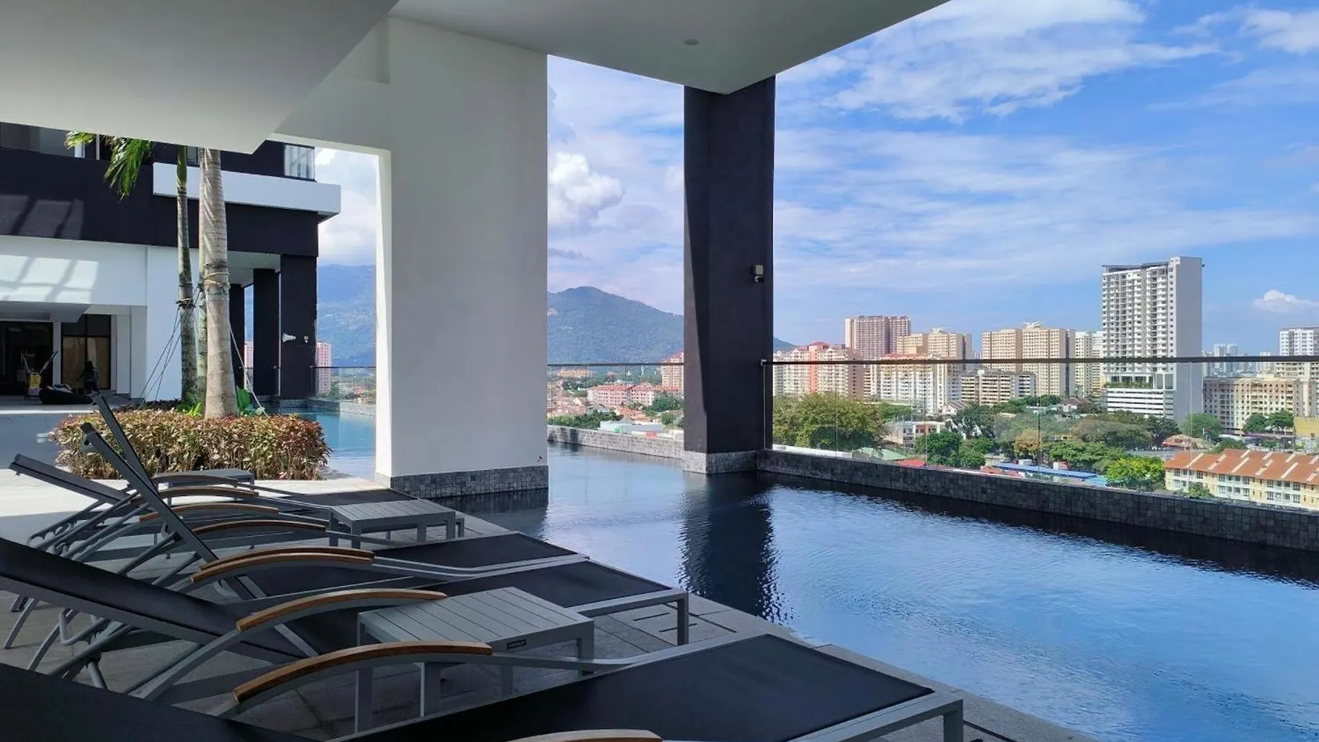 شقة Urban Suites Nest 2Br New Unit 2 Free Carpark High Floor Nice View Unit جورج تاون